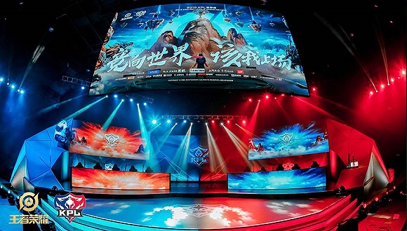 队的表现依 队的表现依